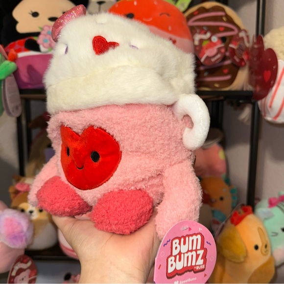 Meghan the Mug Valentine’s Day 💘 Bum Bumz 7.5” NWT - Picture 2 of 5